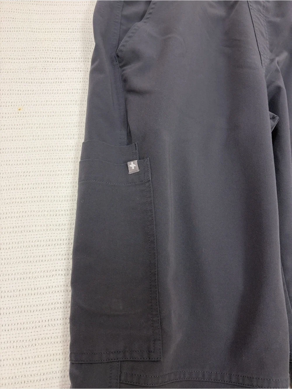 Figs Men's Scrub Set LARGE Top & M/SMALL Pants.